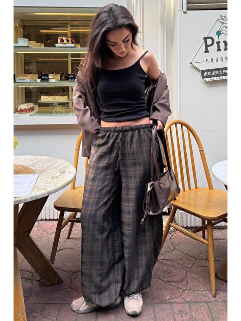 Madmext Kahverengi  Ekose Desenli Yüksek Bel Balon Fit Kadın Pantolon Mg2726