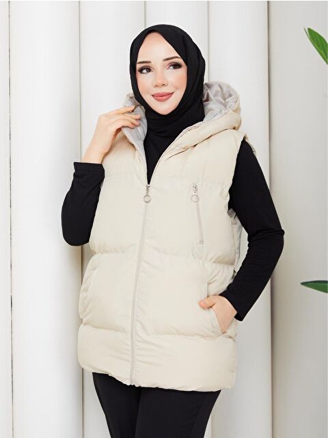 Comstar Kadın Fermuarlı Cepli Kapüşonlu Krem Şişme Yelek