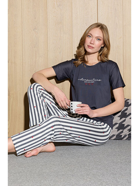 Fullamoda Çizgili Kalpli Bisiklet Yaka Pijama Takımı