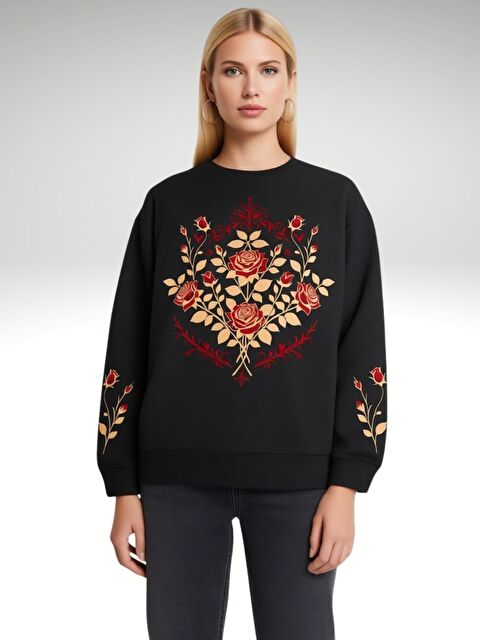 Trendseninle Kadın Siyah Kolları Kırmızı Güller Baskılı Oversize Bisiklet Yaka Sweatshirt - S000489411-19351