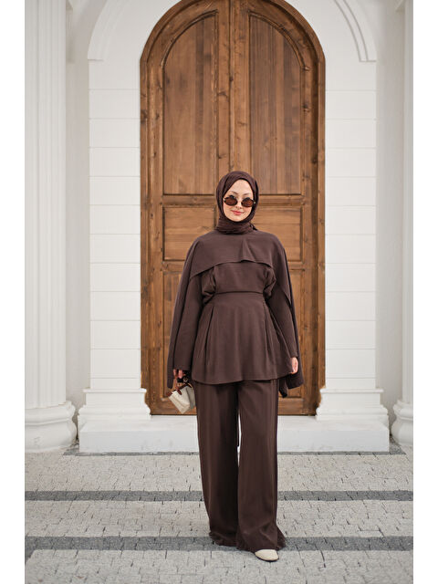 Locco Moda Kadın Beli Pileli Çıkarılabilir Pelerinli Takım Kahverengi - S000511215-19413