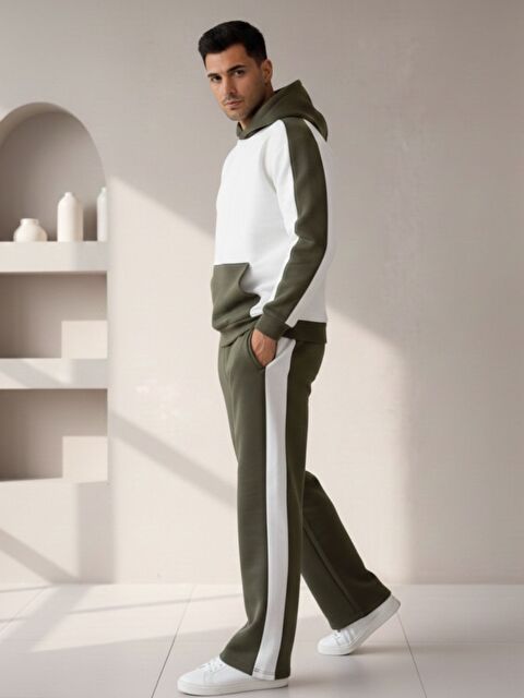 Trendseninle Erkek Haki Beyaz Bol Kalıp Alt Üst Yanı Şeritli Eşofman Takımı - S000504220-37302