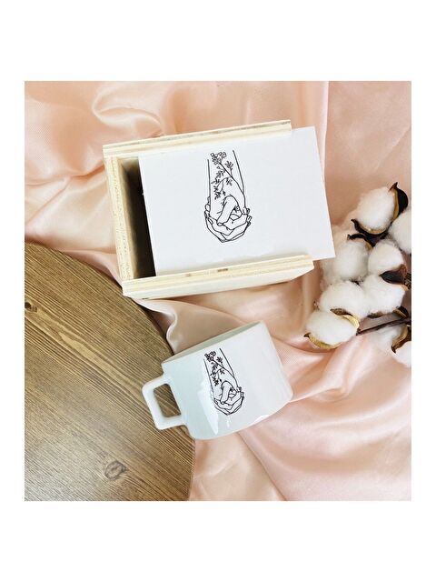 Bam Hediyelik Eşya El Ele Aşıklar Tasarımlı Kutulu Kupa - S000290126-23173