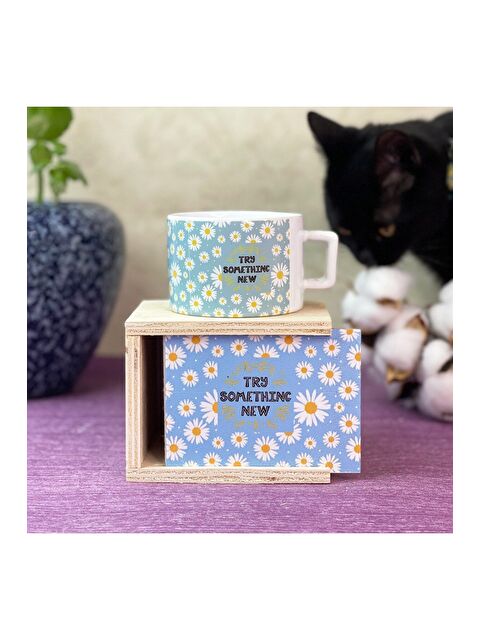 Bam Hediyelik Eşya Mavi Papatya Tasarımlı Kutulu Kupa - S000290147-23173