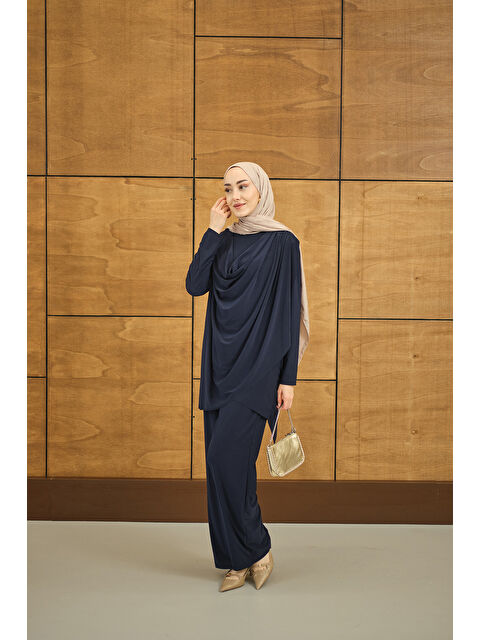 Locco Moda Kadın Regular Sıfır Yaka Arka Kesik Detay Takım Lacivert