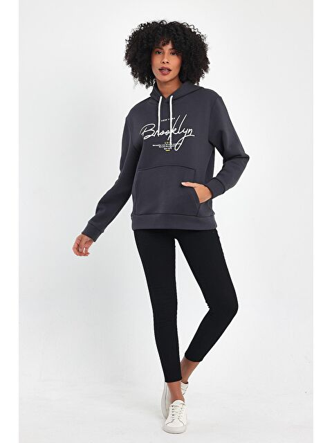 Süperlife Kadın Kapüşonlu Rahat Kalıp İçi Polarlı 3 iplik El Yazılı Brooklyn Baskılı SweatShırt spr24swk16 - S000113550-17308