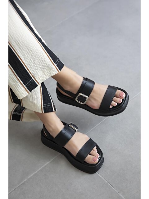 Straswans Martina Kadın Toka Detay Günlük Deri Sandalet Siyah - S000513382-19351