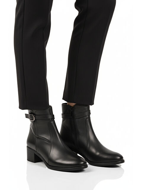 Ayakmod Siyah Hakiki Deri Fermuarlı İçi Polarlı Kadın Bot 24113-1 Z - S000469329-19351