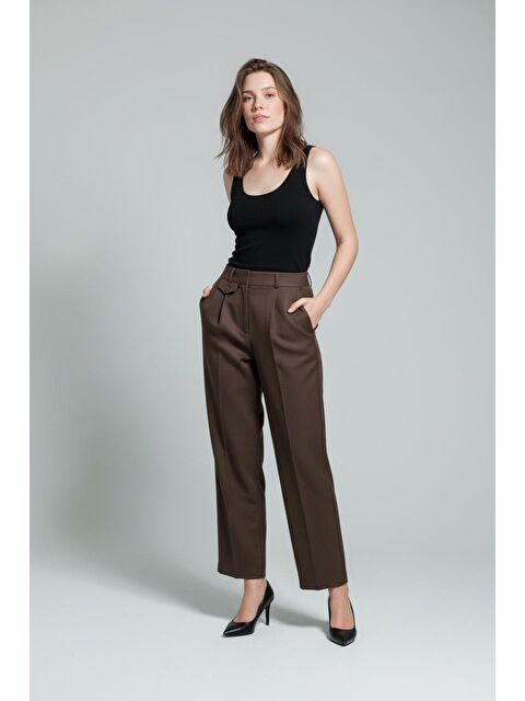 Madmext Acı Kahverengi Pens Detaylı Kapaklı Düz Paça Kumaş Pantolon Mg2642 - S000508346-28102