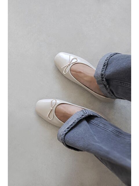 Straswans Galo Kadın Fiyonk Detay Kırışık Deri Babet Bej - S000513075-19928