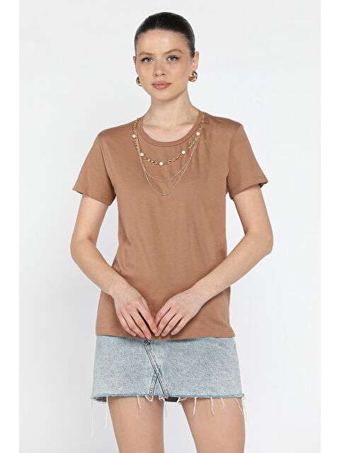 Gülseli Kadın Aksesuarlı Bisiklet Yaka Tişört - S000379805-19966