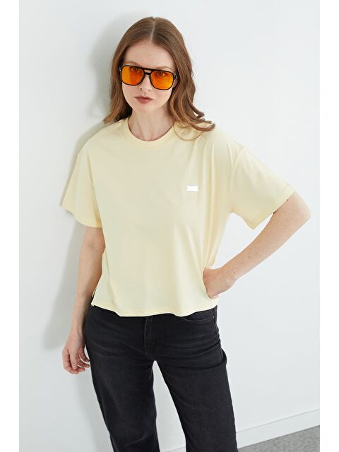 Fullamoda Metal Aksesuarlı Bisiklet Yaka Yırtmaçlı Tişört - S000532052-20072