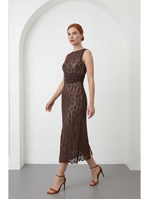 Lafaba Kadın Kahverengi Bisiklet Yaka Dantel Detaylı Midi Davet Elbisesi