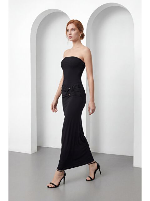 Lafaba Kadın Siyah Straplez Yaka Aksesuar Detay Maxi Davet Elbisesi