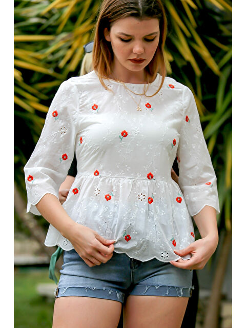 Chiccy Beyaz V Yaka 3/4 Kol Nakışlı Fistolu Dokuma Kemerli Casual Bluz - S000468817-20063