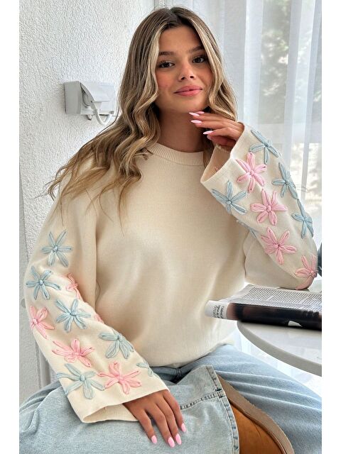 Gülseli Kadın Bisiklet Yaka Kollar Çiçek Nakışlı Salaş Triko Kazak - S000470269-25636