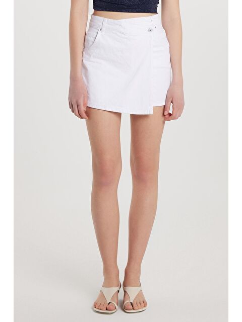 TUDORS Kadın Slim Fit Dar Kesim Çift Cepli Beyaz Şort Etek - S000522630-20063