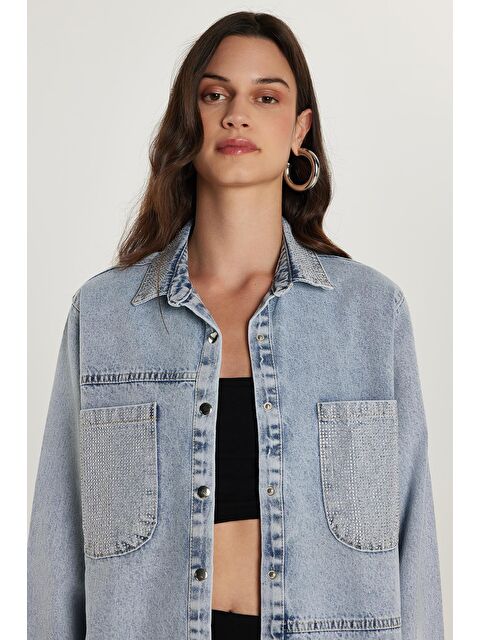 TUDORS Kadın Regular Fit %100 Pamuk Çift Cepli Taş Detaylı Denim Açık Mavi Gömlek - S000522632-17437