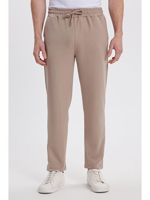 TUDORS Erkek Slim Fit Dar Kesim Beli Bağcıklı 3 Cepli Geniş Paça Koyu Vizon Eşofman Altı - S000518927-26429