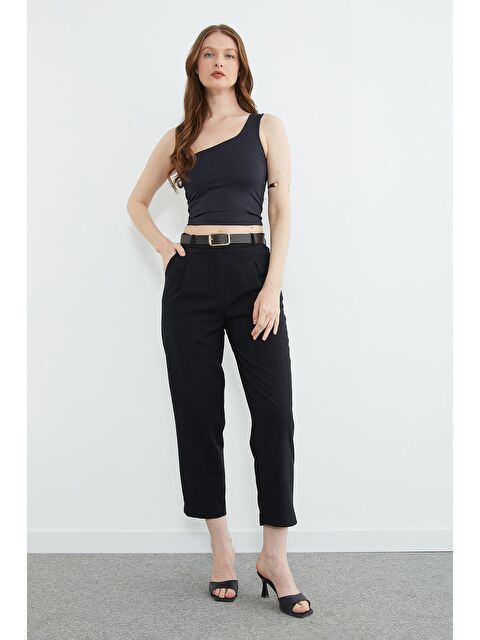 Fullamoda Kemer Detaylı Pileli Cepli Pantolon