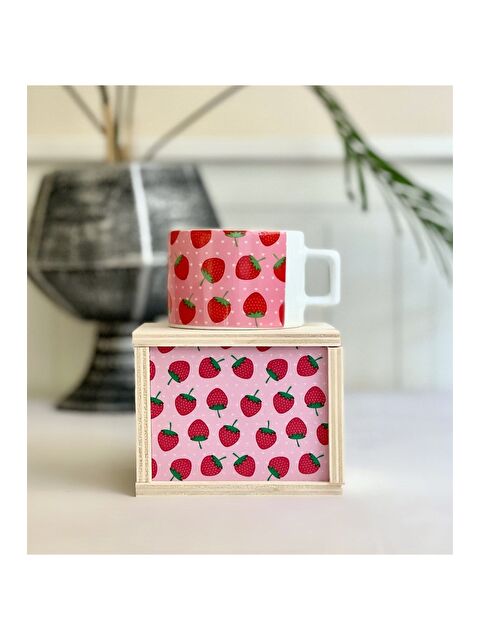 Bam Hediyelik Eşya Çilek Tasarımlı Kutulu Kupa - S000290182-23173