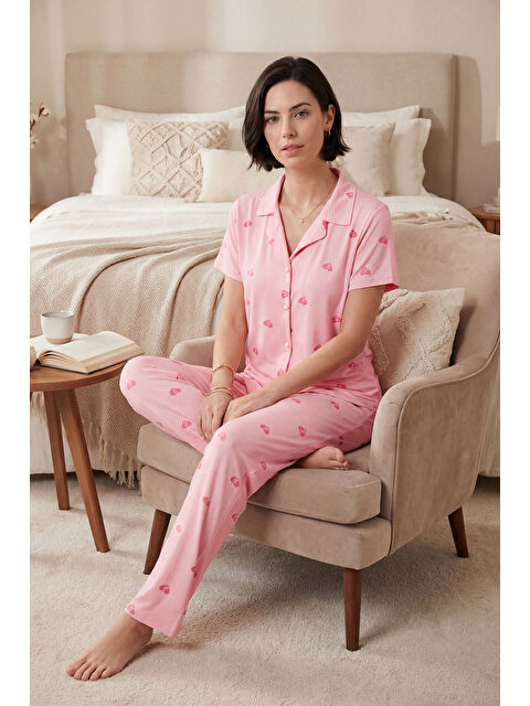 Lela Desenli Yumuşak Dokulu Regular Fit Düğmeli Kısa Kollu Kadın Pijama Takımı 65750101Y