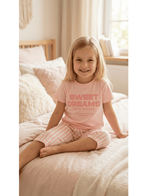 Vitmo Kız Çocuk Kısa Kollu %100 Pamuk Kapri Pijama Takımı Sweet Dreams