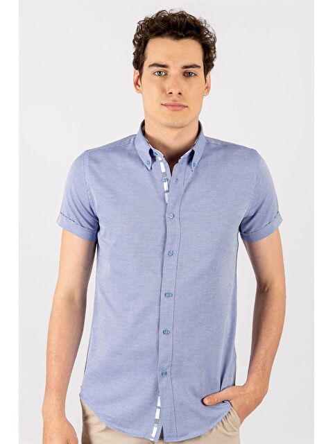 TUDORS Erkek Slim Fit Dar Kesim Kısa Kollu Pamuklu Oxford Doku Sax Mavi Düğmeli Yaka Gömlek - S000518945-23710
