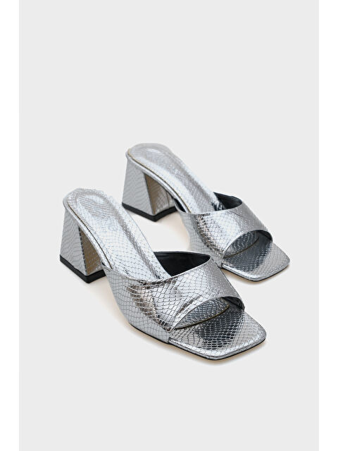 Capone Outfitters Nara Küt Burunlu Orta Topuklu Kadın Terlik - S000513405-18105