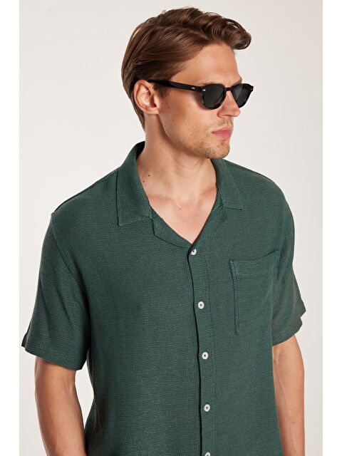 TUDORS Erkek Relax Fit Apaş Yaka Rustik Kumaş Cepli Kısa Kol Rahat Kesim Yeşil Gömlek - S000518953-18194