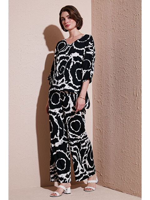 Lela Desenli Regular Fit Truvakar Kol V Yaka Alt-Üst Kadın Takım 5865357 - S000160608-19351