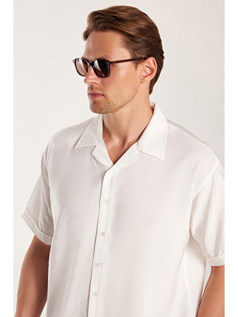 TUDORS Erkek Relax Fit Rahat Kesim Viskon Dökümlü Kısa Kollu Apaş Yaka Beyaz Gömlek - S000518980-20063