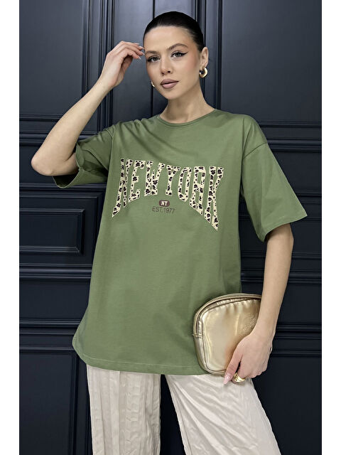 Gülseli Ön Leopar Desenli Yazı Baskılı Kadın Bisiklet Yaka Tişört - S000365061-18547