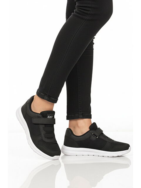 Walkway Siyah Beyaz Cırtlı Fileli Hafif Hava Alabilen Unisex Spor Ayakkabı 616 G
