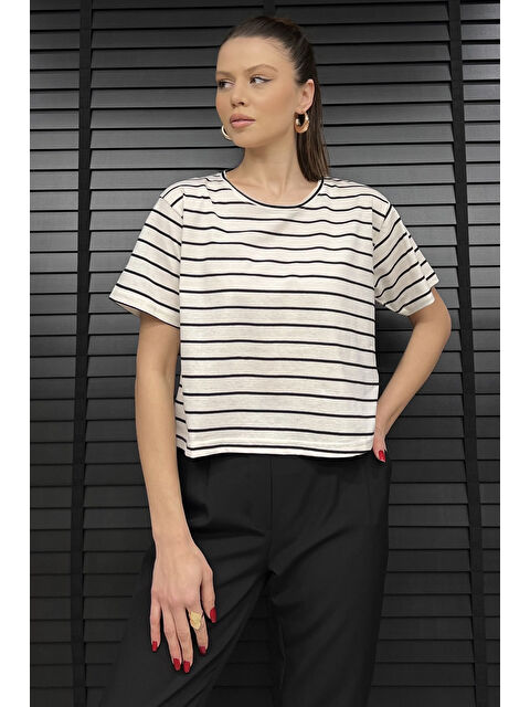 Gülseli Bisiklet Yaka Çizgili Kadın Tişört - S000365020-19966