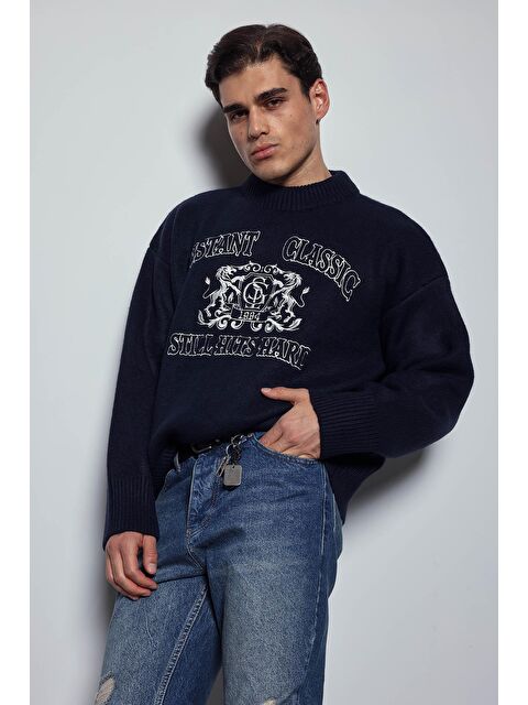 Abluka Online Erkek Oversize Bisiklet Yaka Nakışlı Triko Kazak Lacivert - S000457373-21164