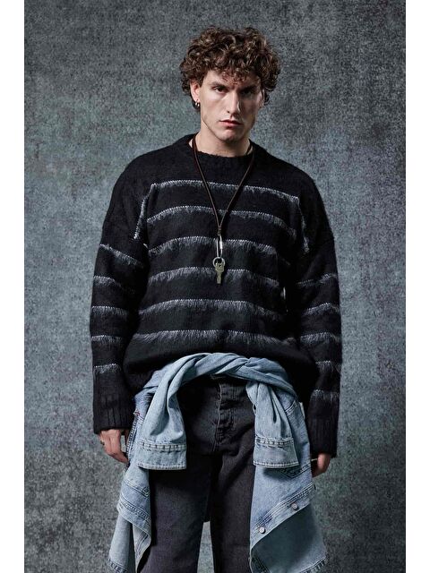 Abluka Online Erkek Oversize Çizgili Tüylü Triko Kazak Siyah - S000457375-19351