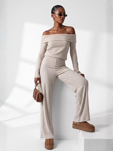 Trendseninle Kadın Bej Madonna Yaka Selanik Takım