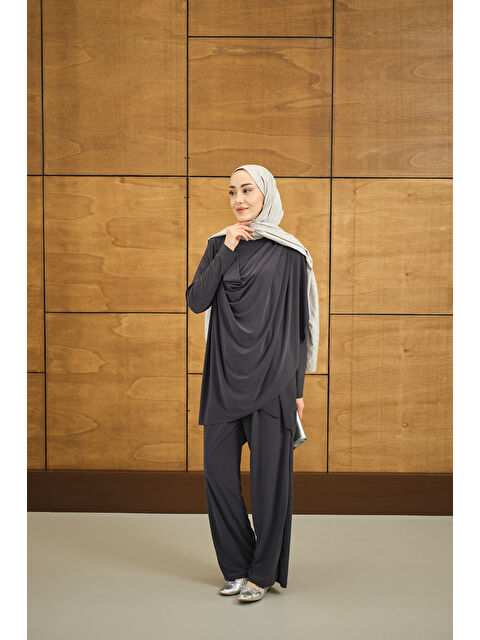 Locco Moda Kadın Regular Sıfır Yaka Arka Kesik Detay Takım Gri