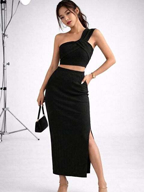 Trendseninle Mat Siyah Tek Omuzlu Bükümlü Crop ve Yüksek Bel Fitilli Yırtmaçlı Takım - S000527087-6381