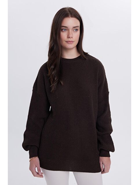 TUDORS Kadın Oversize Geniş Kesim Örme Detaylı Bisiklet Yaka Kahverengi Kazak - S000522783-19413