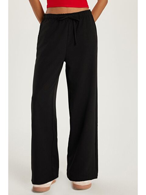 TUDORS Kadın Regular Fit Beli Lastikli Bağlamalı İspanyol Paça Siyah Palazzo Pantolon - S000522805-19351