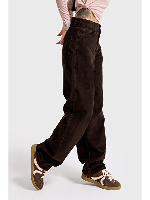It's Basic Kadın Koyu Kahve 8-26w5-136 Skater Fit Fitilli Velvet Kadife Kumaş Pantolon - S000485997-29704