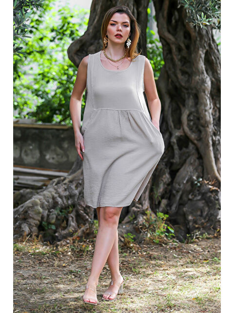 Chiccy Organik Pamuk Vizon Yuvarlak Yaka Kolsuz Cepli Dokuma Casual Müslin Elbise - S000468826-26429