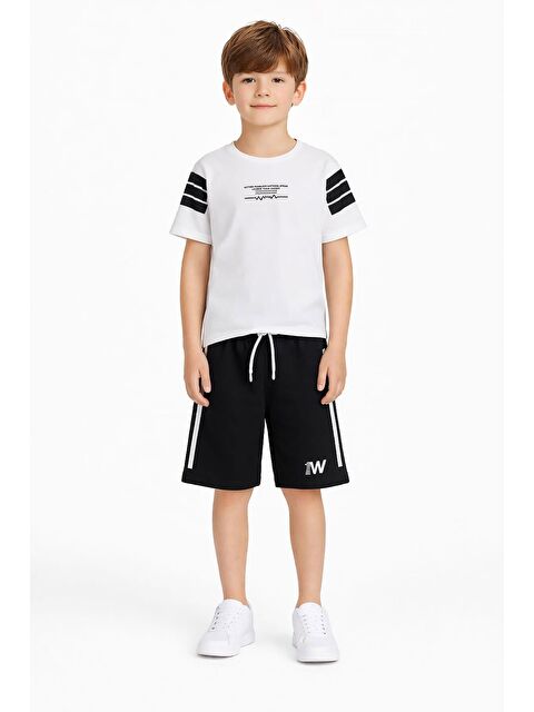 Cansın Mini Ekru Şerit Detaylı Yazılı Tişörtlü Erkek Çocuk Şortlu Takım 23770