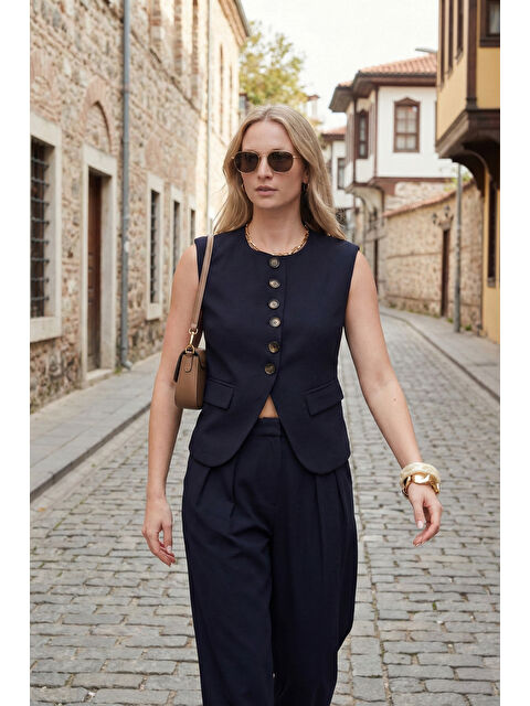 Lela Ön Yırtmaç Detaylı Fitted Fit Bisiklet Yaka Düğmeli Yelek 6521194 - S000527112-21164