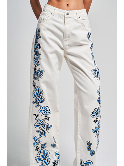 It's Basic Kadın Beyaz Renk 5s5-2 Mavi Çiçek Nakışlı Straight Fit Yüksek Bel Özel Tasarım Denim Jean - S000402027-20063