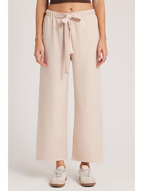 TUDORS Kadın Relax Fit Rahat Kesim Lastikli Kuşak Bağlamalı Geniş Paça Açık Bej Pantolon - S000522864-19927
