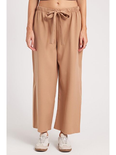 TUDORS Kadın Relax Fit Rahat Kesim Lastikli Kuşak Bağlamalı Geniş Paça Bej Pantolon - S000522868-19928