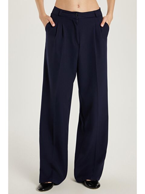 TUDORS Kadın Regular Fit Pileli İspanyol Paça Lacivert Pantolon - S000522876-21164